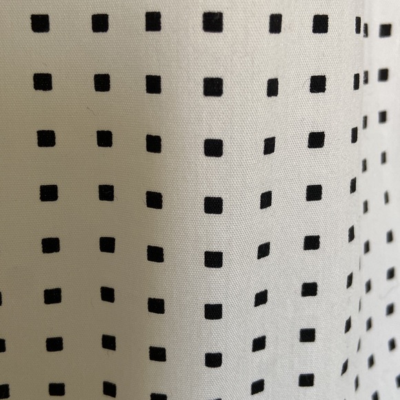 26/28 Avenue Dotted Print Button Up Blouse with 3/4 Sleeve and Shirttail Hem - Picture 10 of 17